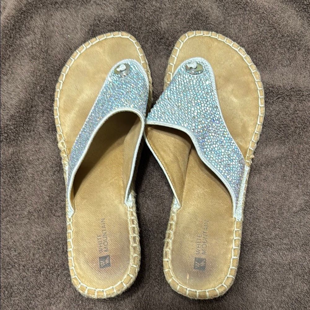White Mountain Silver Tan Sandals Sparkly Flip-Flops
